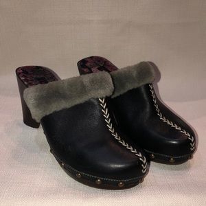 BareTraps Addison Clogs in Brown